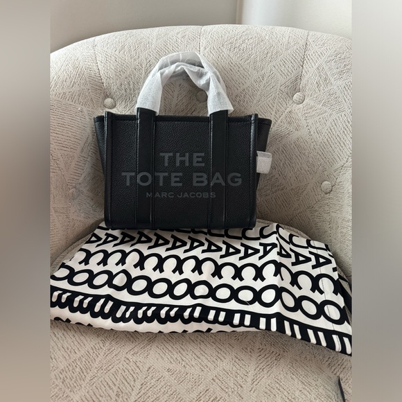 The Small Tote Leather Bag - Picture 1 of 7